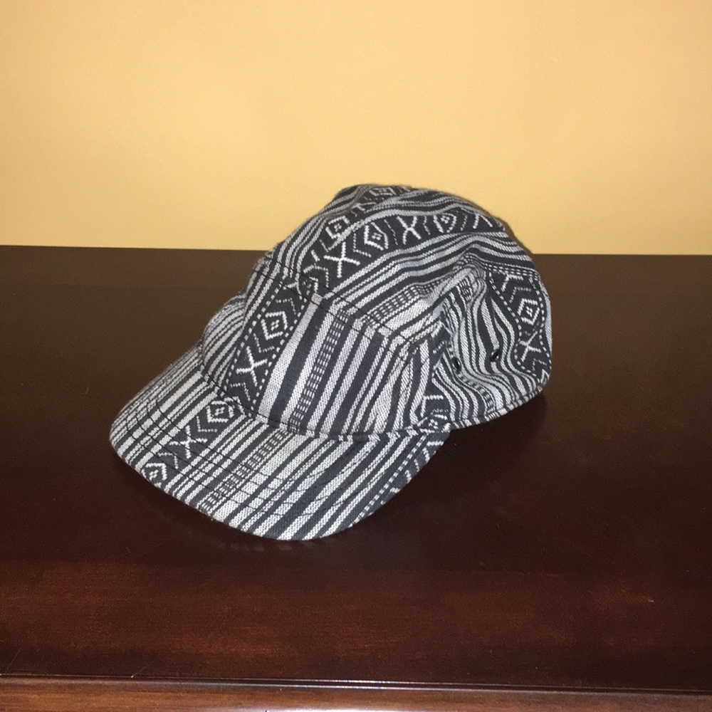 21 Men Aztec print hat
